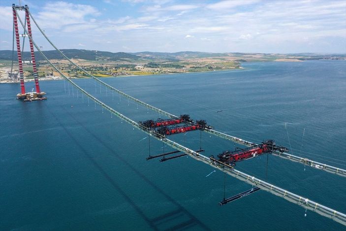 a, 1915 Çanakkale Köprüsü'nün askı halatlarının montajı yapılıyor