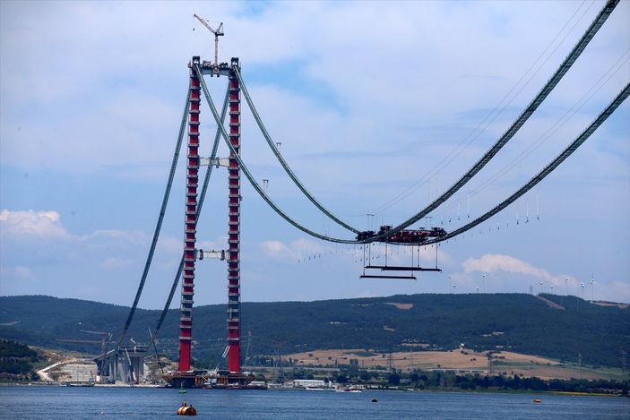 a, 1915 Çanakkale Köprüsü'nün askı halatlarının montajı yapılıyor