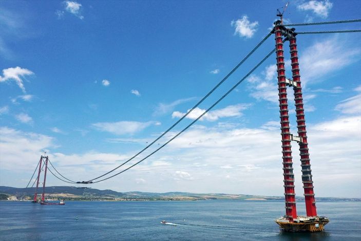 a, 1915 Çanakkale Köprüsü'nün askı halatlarının montajı yapılıyor