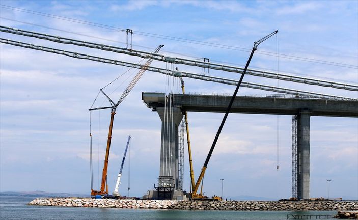 a, 1915 Çanakkale Köprüsü'nün askı halatlarının montajı yapılıyor