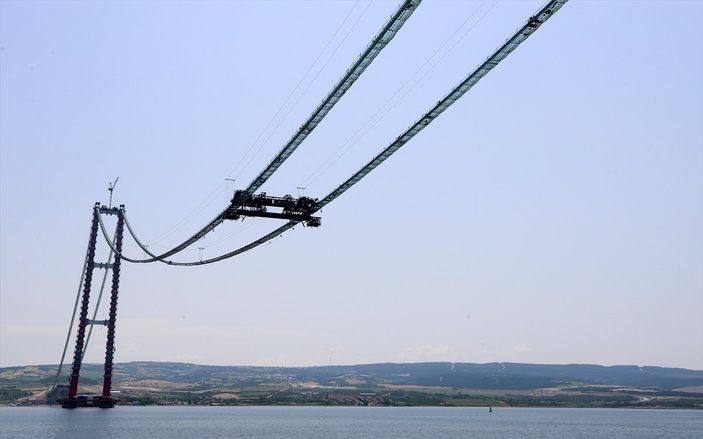 a, 1915 Çanakkale Köprüsü'nün askı halatlarının montajı yapılıyor