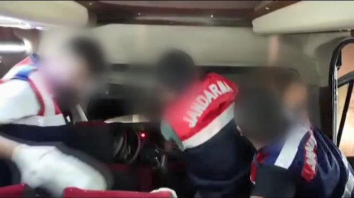 d Şanlıurfa’da minibüsten 14 kilo 670 gram esrar çıktı