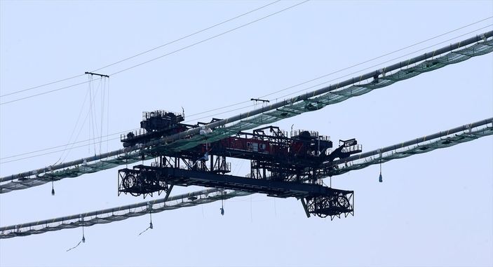 a, 1915 Çanakkale Köprüsü'nün askı halatlarının montajı yapılıyor