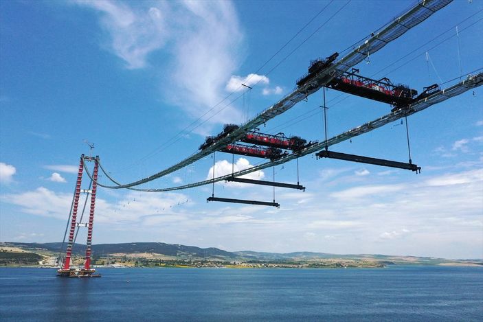 a, 1915 Çanakkale Köprüsü'nün askı halatlarının montajı yapılıyor