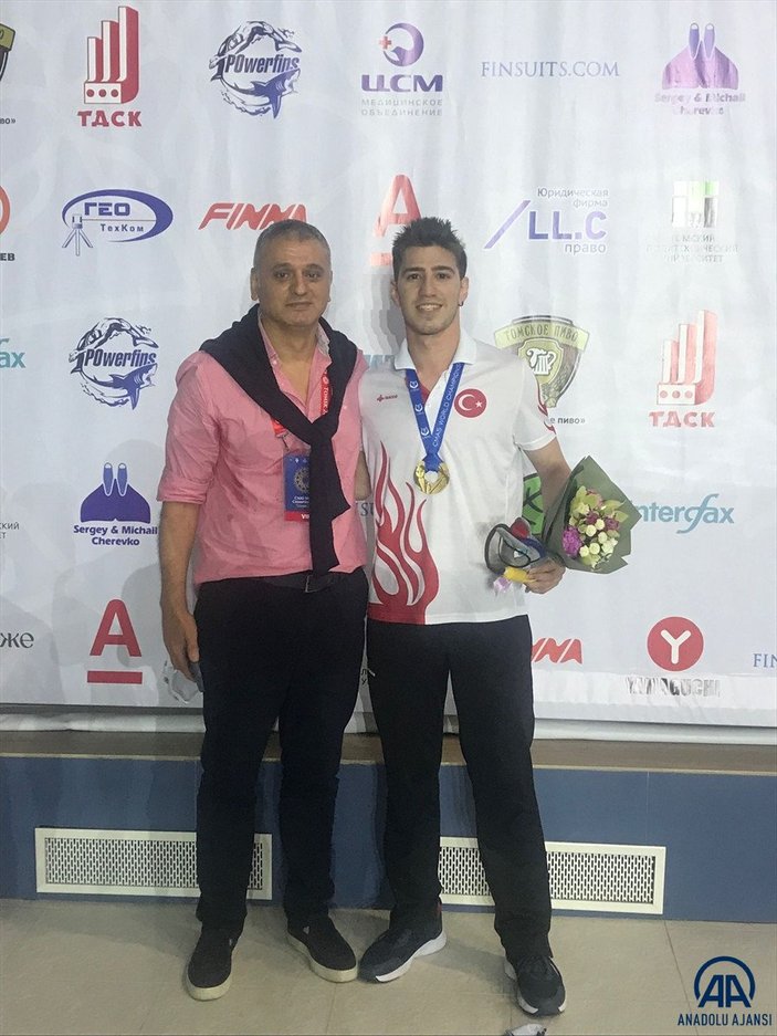 Milli yüzücü Derin Toparlak Rusya'da Dünya Şampiyonu oldu