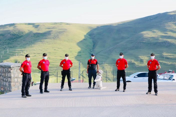 Ardahan JAK timlerinden Ata'ya selam