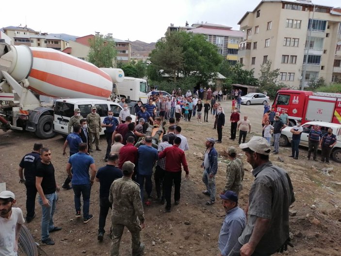 Erzurum’da cami inşaatı çöktü, işçiler enkaz altında kaldı