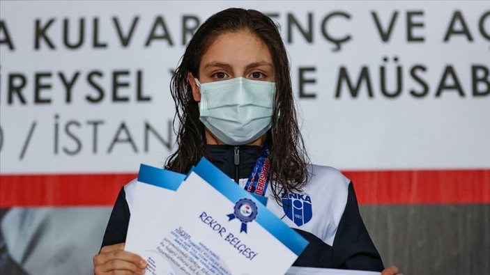 Milli yüzücü Merve Tuncel, gençlerde Avrupa şampiyonu oldu