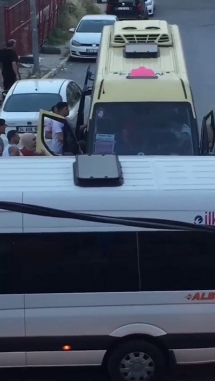 Esenyurt'ta minibüsçü ile düğün konvoyunun yol verme kavgası
