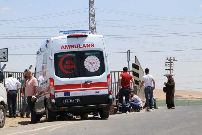 Şanlıurfa’da ikna çalışmaları sırasında ayağı kayan genç kanala düştü