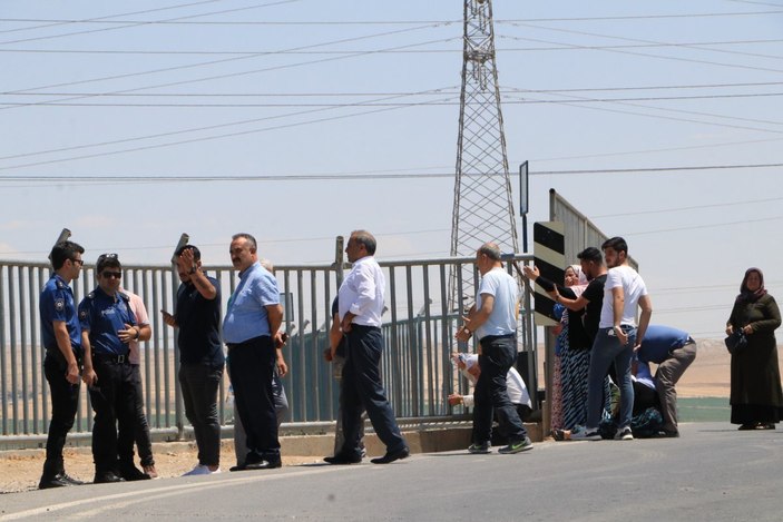 Şanlıurfa’da ikna çalışmaları sırasında ayağı kayan genç kanala düştü
