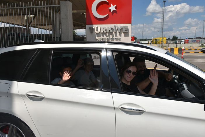 d Gurbetçiler ana vatana gelmeyi sürdürüyor