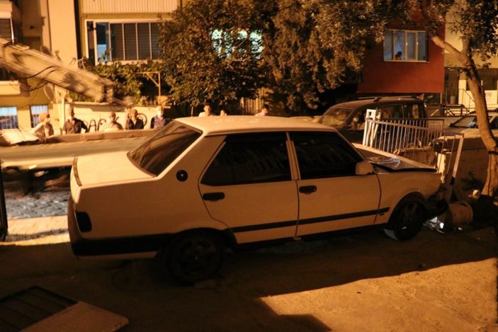Denizli’de, bahçe duvarına çarptıktan sonra otomobilini bırakıp kaçtı
