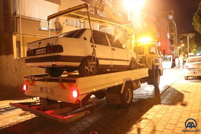 Denizli’de, bahçe duvarına çarptıktan sonra otomobilini bırakıp kaçtı