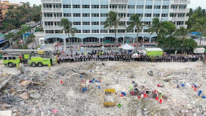 Miami'de çöken 13 katlı binanın enkazında hayat ümidi kesildi