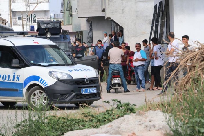 Adana'da kavgaya müdahale eden polise kamyonet çarptı