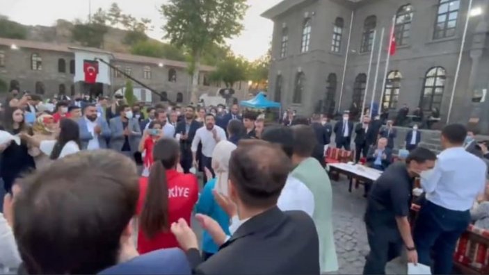 Cumhurbaşkanı Erdoğan'ın gençlerle buluşmasında ortaya renkli anlar çıktı