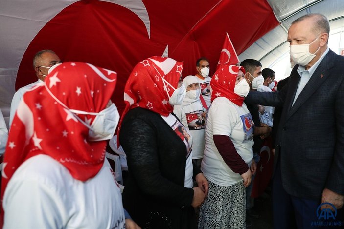 Cumhurbaşkanı Erdoğan, Diyarbakır anneleri ile bir araya geldi