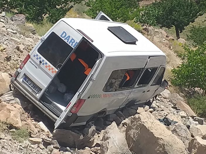 d Malatya'da yolcu minibüsü devrildi: 15 yaralı