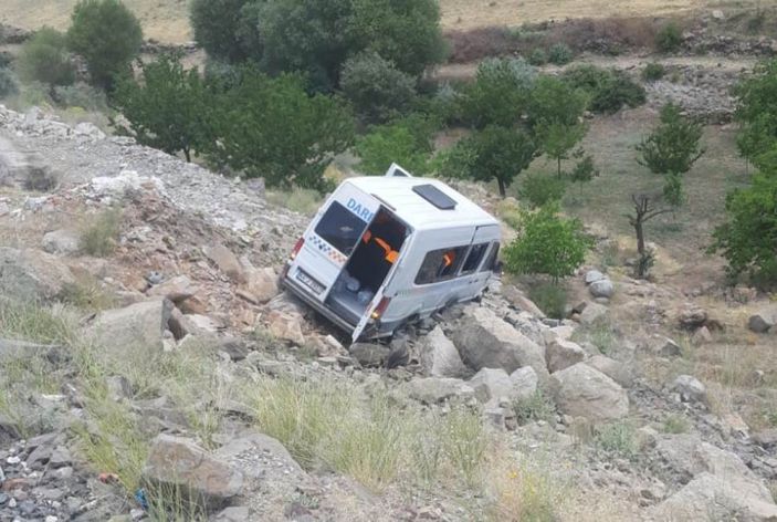 i Malatya'da yolcu minibüsü devrildi: 15 yaralı