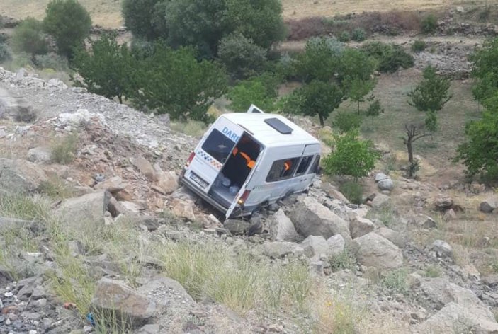 Malatya'da yolcu minibüsü devrildi: 15 yaralı