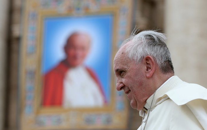 Papa Francis, pazar ayinine hastaneden katılacak