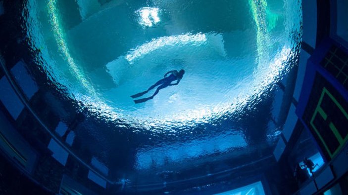 Dubai'de dünyanın en derin havuzu açıldı