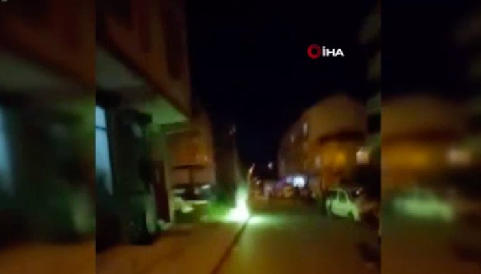 Arnavutköy'de yanlış yerleştirilen havai fişek sokakta patladı