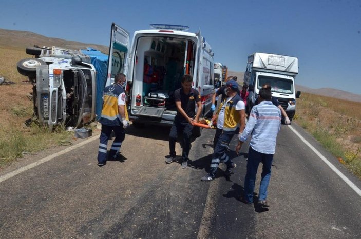 Kahramanmaraş'ta tarım işçilerini taşıyan kamyonet devrildi