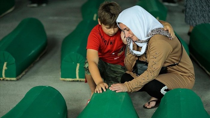 Srebrenitsa'da soykırım kurbanı 19 kişi daha defin için hazırlandı