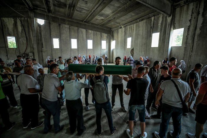 Srebrenitsa'da soykırım kurbanı 19 kişi daha defin için hazırlandı