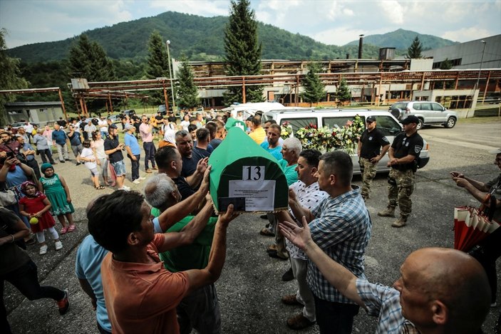 Srebrenitsa'da soykırım kurbanı 19 kişi daha defin için hazırlandı