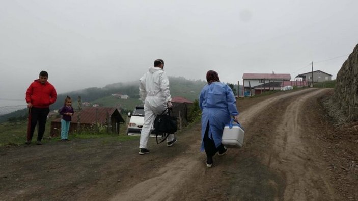 Karadeniz'de aşı mesaisi: Sağlık çalışanları 1800 metreye çıktı