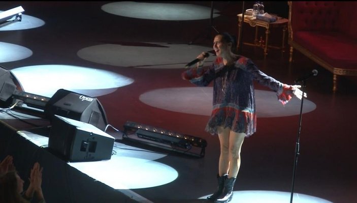 İstanbul’da normalleşme ile ilk konserde Yıldız Tilbe sahne aldı