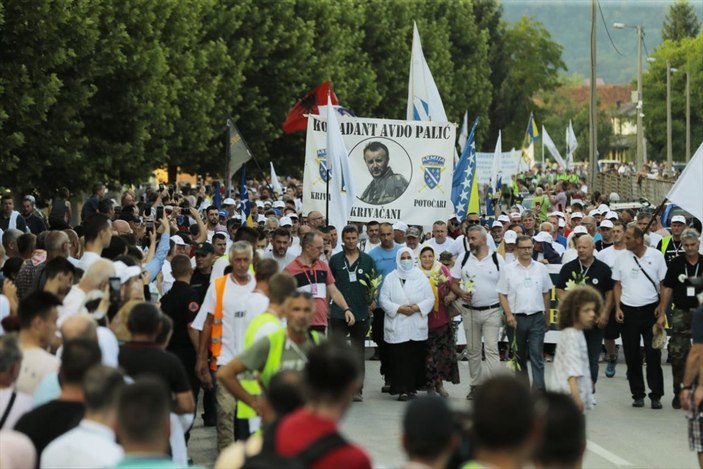 Binlerce Boşnak'ın hayatları için çıktığı 'ölüm yolu'nda 26 yıl sonra 'Barış Yürüyüşü'