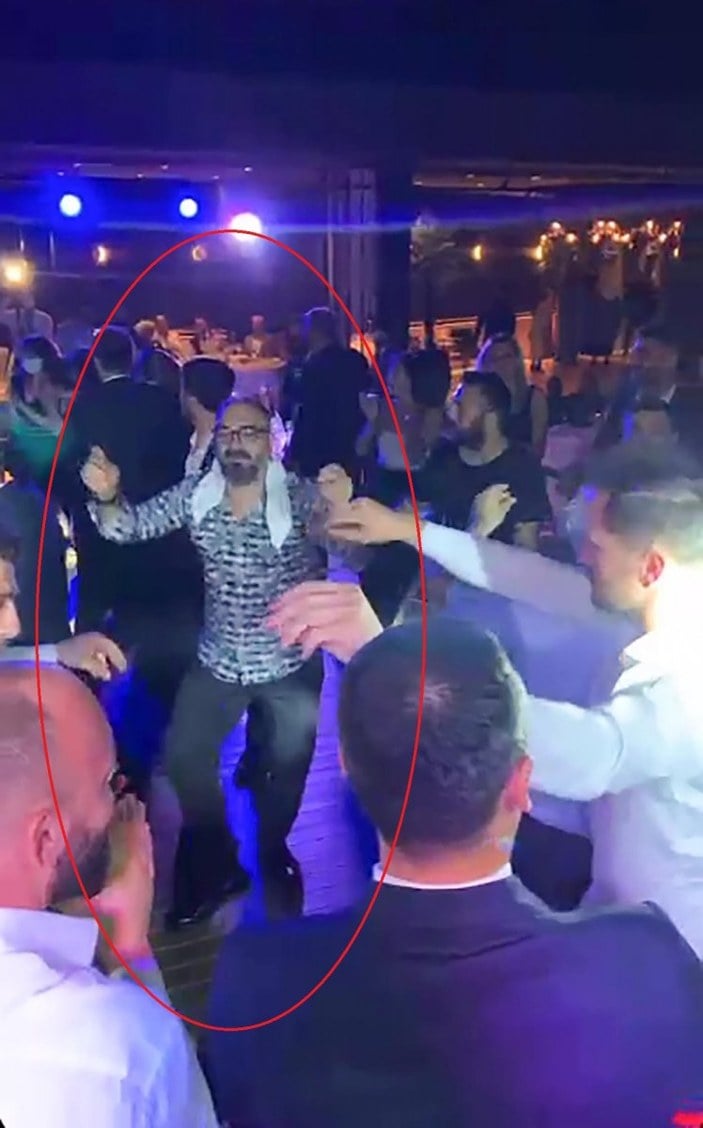 Bursa'da arkadaşının düğününde oynarken kalp krizi geçirdi