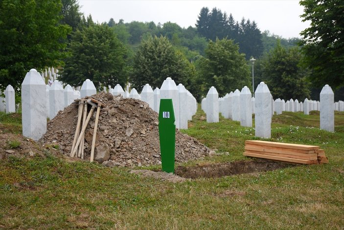 Srebrenitsa'da 19 soykırım kurbanı daha defnedildi