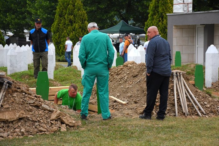 Srebrenitsa'da 19 soykırım kurbanı daha defnedildi