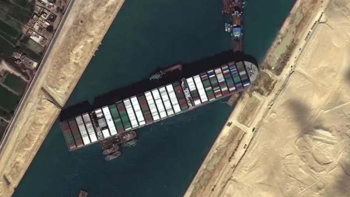 Süveyş Kanalı, bu yıl tarihinin en yüksek gelirini elde etti