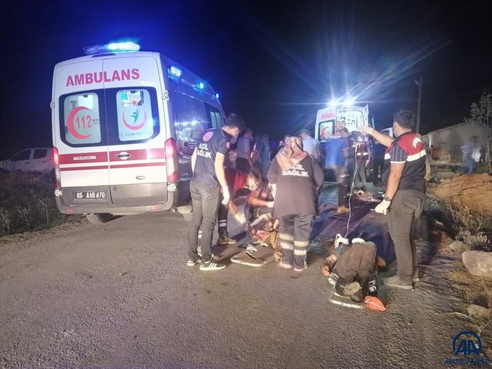 Van'da kaçak göçmen taşıyan minibüs kaza yaptı