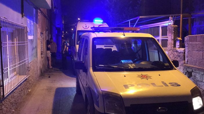 Adana'da iki kadın arasında bıçaklı kavga