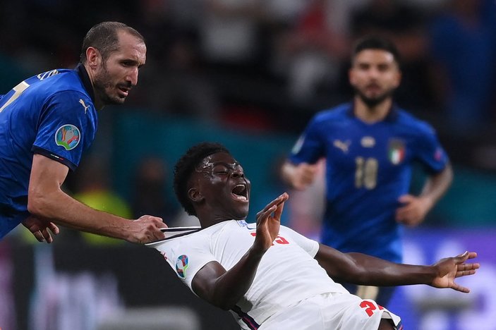 İtalya-İngiltere maçında Chiellini'nin yaptığı faul