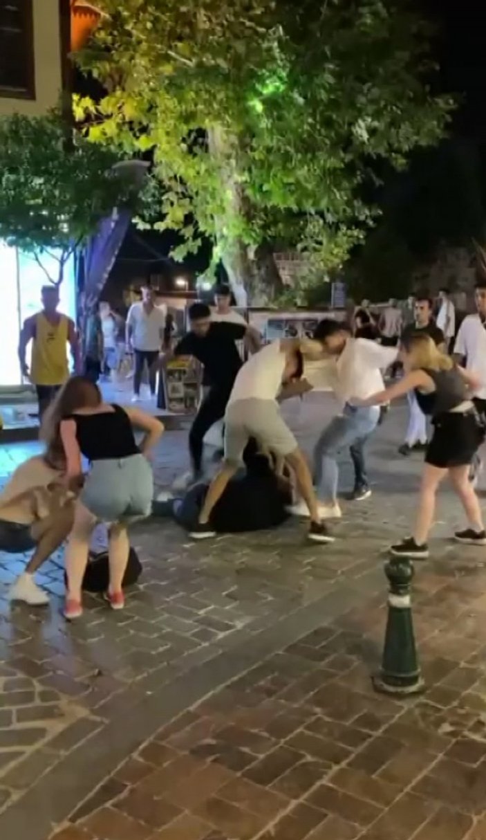 Antalya'da gençlerin kavgası