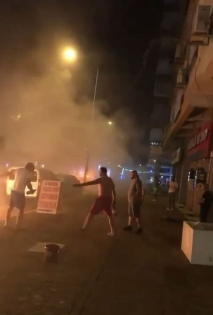 i Antalya’da otomobil alev aldı, sürücüyü vatandaşlar kurtardı