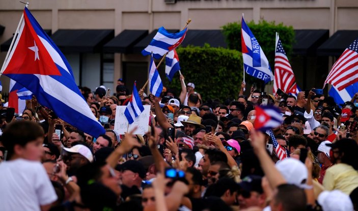 Küba'da halk yıllar sonra komünizme karşı uyandı