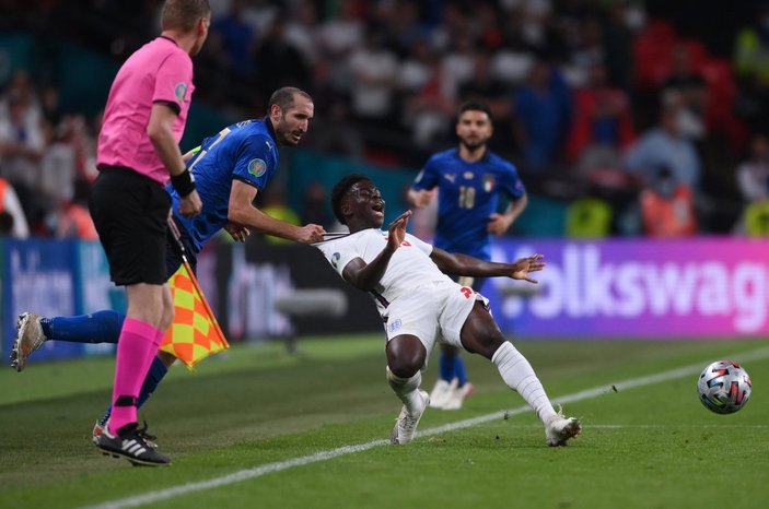 İtalya-İngiltere maçında Chiellini'nin yaptığı faul