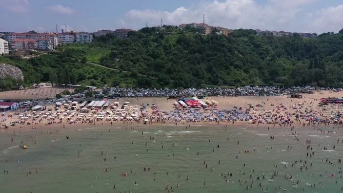 İstanbullular pazar tatilinde Şile plajlarına akın etti