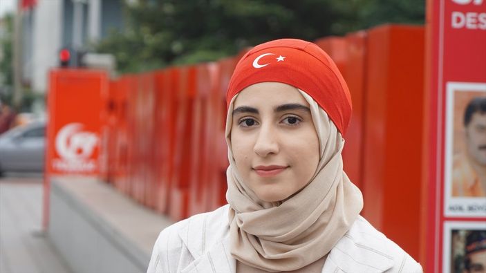 a, 15 Temmuz'da 14 yaşındaki kız, kolundan aldığı kurşunla gazi oldu