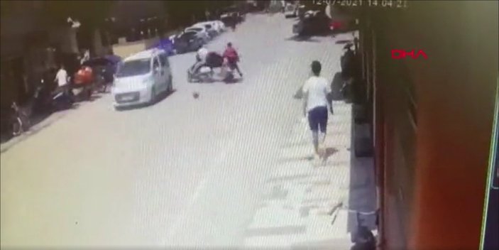 Bursa’da iki motosikletin kaza anı kamerada