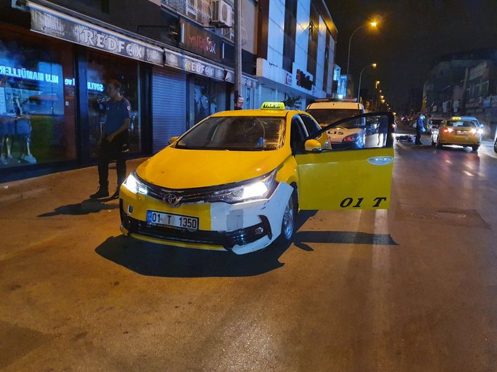 Adana'da silahlı saldırıya uğrayan taksici, motosikletliye çarptı